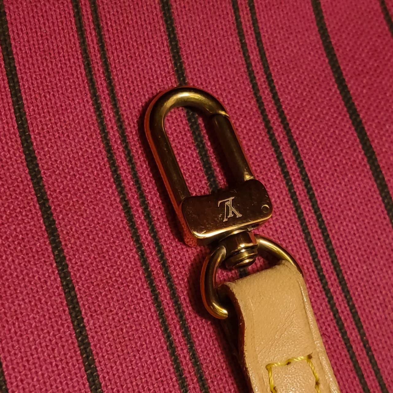 Louis Vuitton Neverfull MM Tote — Monogram Canvas / Cherry  Interior